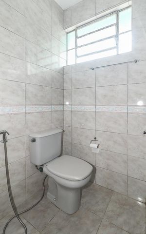 Casa à venda com 150m², 4 quartos e 1 vagaBanheiro