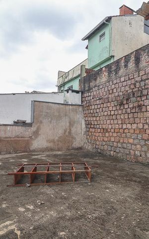 Casa à venda com 150m², 4 quartos e 1 vagaFundos