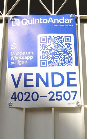 Casa à venda com 150m², 4 quartos e 2 vagasPlaca instalada no portão - Código da placa: ZNHJ-1312