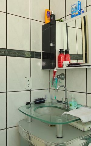 Casa à venda com 150m², 4 quartos e 2 vagasBanheiro 1