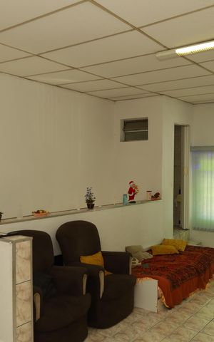 Casa à venda com 150m², 4 quartos e 2 vagasCasa 2 - Sala