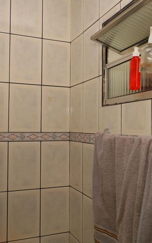 Casa à venda com 150m², 4 quartos e 2 vagasCasa 2 - Banheiro 1