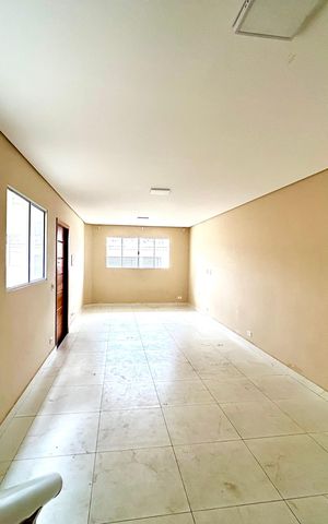 Casa à venda com 120m², 3 quartos e 2 vagas Casa à venda com 120m², 3 quartos e 2 vagasSala