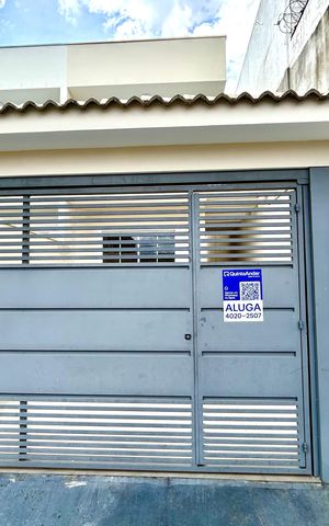 Casa à venda com 120m², 3 quartos e 2 vagas Casa à venda com 120m², 3 quartos e 2 vagasPlaca instalada na fachada do imóvel