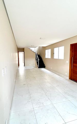 Casa à venda com 120m², 3 quartos e 2 vagas Casa à venda com 120m², 3 quartos e 2 vagasSala
