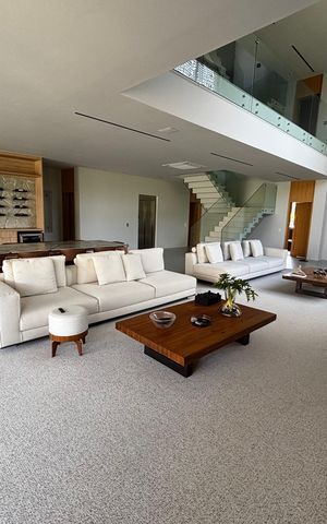 Casa de condomínio à venda com 1500m², 5 quartos e 3 vagas Casa de condomínio à venda com 1500m², 5 quartos e 3 vagasSala
