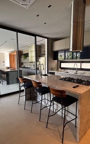 Casa de condomínio à venda com 1500m², 5 quartos e 3 vagas Casa de condomínio à venda com 1500m², 5 quartos e 3 vagasCozinha