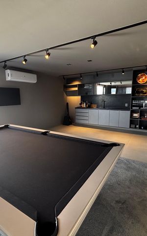 Casa de condomínio à venda com 1500m², 5 quartos e 3 vagas Casa de condomínio à venda com 1500m², 5 quartos e 3 vagasSalão de jogos