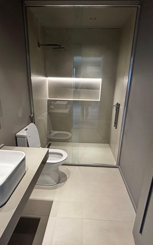 Casa de condomínio à venda com 1500m², 5 quartos e 3 vagas Casa de condomínio à venda com 1500m², 5 quartos e 3 vagasBanheiro 3 andar