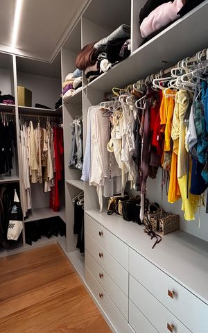 Casa de condomínio à venda com 1500m², 5 quartos e 3 vagas Casa de condomínio à venda com 1500m², 5 quartos e 3 vagasCloset da Suíte 5