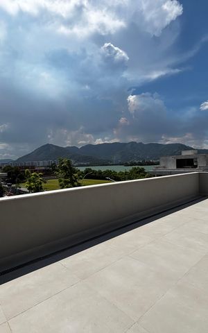 Casa de condomínio à venda com 1500m², 5 quartos e 3 vagas Casa de condomínio à venda com 1500m², 5 quartos e 3 vagasVaranda