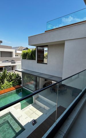 Casa de condomínio à venda com 1500m², 5 quartos e 3 vagas Casa de condomínio à venda com 1500m², 5 quartos e 3 vagasSuíte 2
