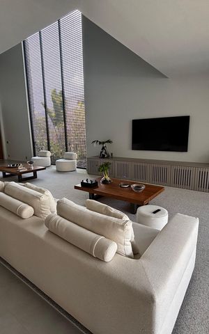 Casa de condomínio à venda com 1500m², 5 quartos e 3 vagas Casa de condomínio à venda com 1500m², 5 quartos e 3 vagasSala