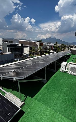 Casa de condomínio à venda com 1500m², 5 quartos e 3 vagas Casa de condomínio à venda com 1500m², 5 quartos e 3 vagasPlaca solar