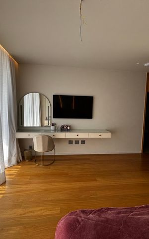 Casa de condomínio à venda com 1500m², 5 quartos e 3 vagas Casa de condomínio à venda com 1500m², 5 quartos e 3 vagasSuíte 5