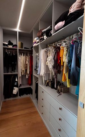 Casa de condomínio à venda com 1500m², 5 quartos e 3 vagas Casa de condomínio à venda com 1500m², 5 quartos e 3 vagasCloset da Suíte 5