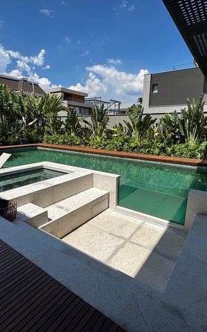 Casa de condomínio à venda com 1500m², 5 quartos e 3 vagas Casa de condomínio à venda com 1500m², 5 quartos e 3 vagasPiscina
