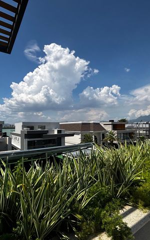 Casa de condomínio à venda com 1500m², 5 quartos e 3 vagas Casa de condomínio à venda com 1500m², 5 quartos e 3 vagasVaranda