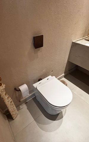 Casa de condomínio à venda com 1500m², 5 quartos e 3 vagas Casa de condomínio à venda com 1500m², 5 quartos e 3 vagasLavabo