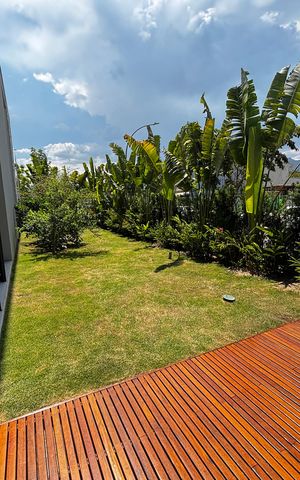 Casa de condomínio à venda com 1500m², 5 quartos e 3 vagas Casa de condomínio à venda com 1500m², 5 quartos e 3 vagasÁrea externa