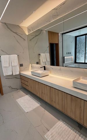Casa de condomínio à venda com 1500m², 5 quartos e 3 vagas Casa de condomínio à venda com 1500m², 5 quartos e 3 vagasBanheiro da Suíte 4