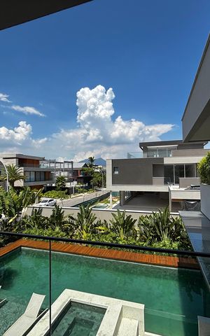 Casa de condomínio à venda com 1500m², 5 quartos e 3 vagas Casa de condomínio à venda com 1500m², 5 quartos e 3 vagasSuíte 3