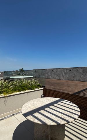 Casa de condomínio à venda com 1500m², 5 quartos e 3 vagas Casa de condomínio à venda com 1500m², 5 quartos e 3 vagasVaranda