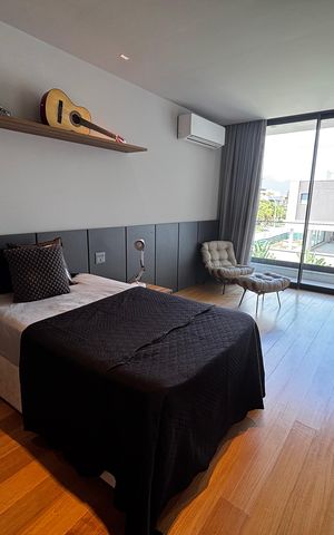 Casa de condomínio à venda com 1500m², 5 quartos e 3 vagas Casa de condomínio à venda com 1500m², 5 quartos e 3 vagasSuíte 3