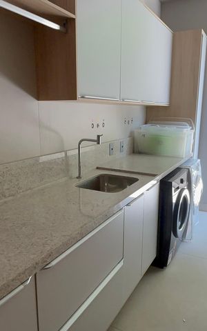 Casa de condomínio à venda com 1500m², 5 quartos e 3 vagas Casa de condomínio à venda com 1500m², 5 quartos e 3 vagasÁrea de Serviço