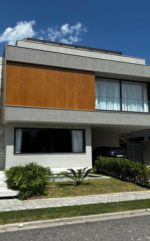 Casa de condomínio à venda com 1500m², 5 quartos e 3 vagas Casa de condomínio à venda com 1500m², 5 quartos e 3 vagasFachada