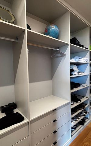 Casa de condomínio à venda com 1500m², 5 quartos e 3 vagas Casa de condomínio à venda com 1500m², 5 quartos e 3 vagasCloset da suíte 3