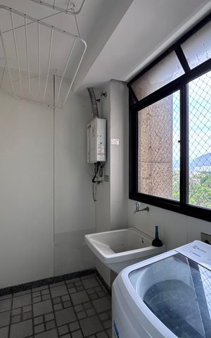 Apartamento à venda com 165m², 3 quartos e 2 vagas Apartamento à venda com 165m², 3 quartos e 2 vagasCozinha e Área de Serviço
