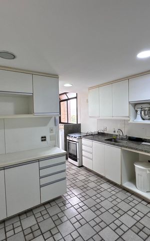 Apartamento à venda com 165m², 3 quartos e 2 vagas Apartamento à venda com 165m², 3 quartos e 2 vagasCozinha e Área de Serviço