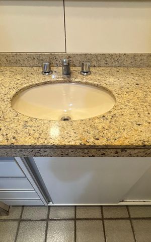Apartamento à venda com 165m², 3 quartos e 2 vagas Apartamento à venda com 165m², 3 quartos e 2 vagasBanheiro Social