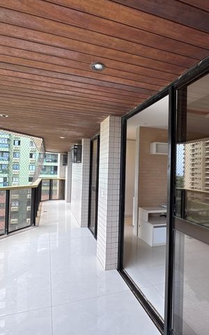 Apartamento à venda com 165m², 3 quartos e 2 vagas Apartamento à venda com 165m², 3 quartos e 2 vagasVaranda