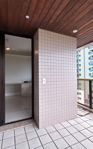 Apartamento à venda com 165m², 3 quartos e 2 vagas Apartamento à venda com 165m², 3 quartos e 2 vagasSuíte 1 - Varanda