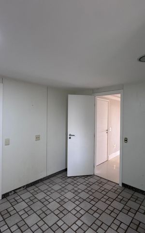 Apartamento à venda com 165m², 3 quartos e 2 vagas Apartamento à venda com 165m², 3 quartos e 2 vagasCozinha e Área de Serviço