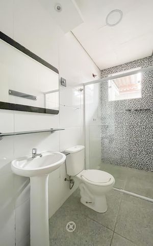 Casa à venda com 240m², 2 quartos e 1 vagaBanheiro