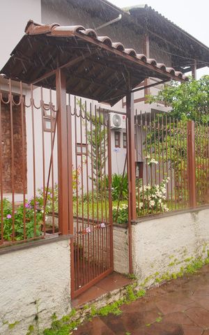 Casa à venda com 290m², 4 quartos e 2 vagasEntrada