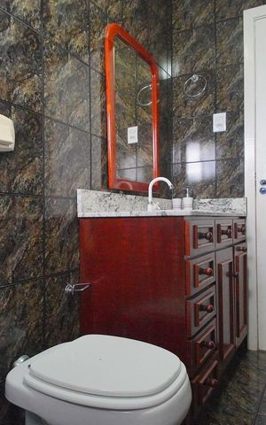 Casa à venda com 290m², 4 quartos e 2 vagasBanheiro da Suíte 2