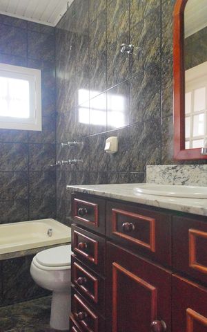 Casa à venda com 290m², 4 quartos e 2 vagasBanheiro da Suíte 2