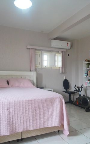 Casa à venda com 290m², 4 quartos e 2 vagasSuíte 1