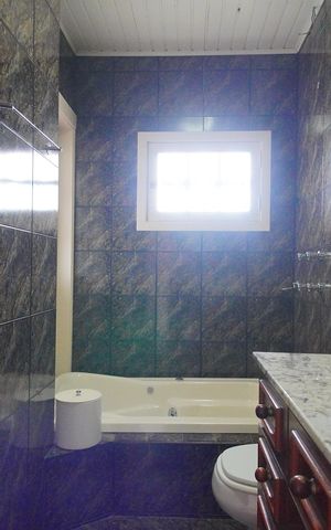 Casa à venda com 290m², 4 quartos e 2 vagasBanheiro da Suíte 2