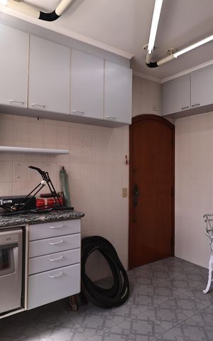 Apartamento à venda com 146m², 4 quartos e 2 vagas Apartamento à venda com 146m², 4 quartos e 2 vagasCozinha