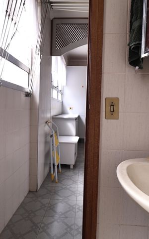 Apartamento à venda com 146m², 4 quartos e 2 vagas Apartamento à venda com 146m², 4 quartos e 2 vagasBanheiro de serviço