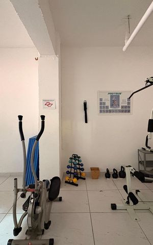 Apartamento à venda com 146m², 4 quartos e 2 vagas Apartamento à venda com 146m², 4 quartos e 2 vagasÁrea comum - Academia