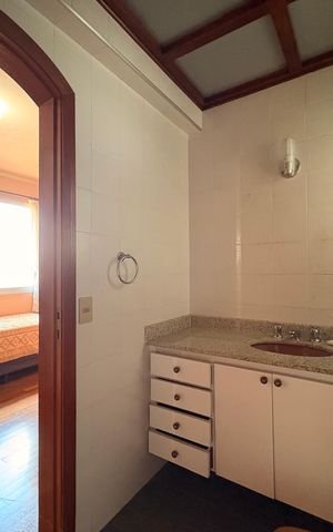 Apartamento à venda com 146m², 4 quartos e 2 vagas Apartamento à venda com 146m², 4 quartos e 2 vagasBanheiro da suíte