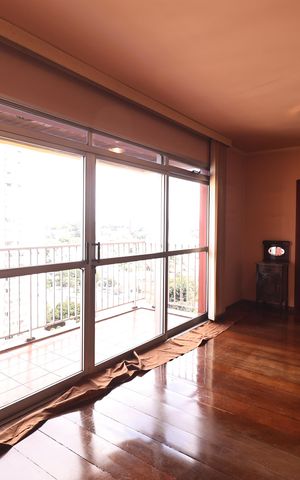 Apartamento à venda com 146m², 4 quartos e 2 vagas Apartamento à venda com 146m², 4 quartos e 2 vagasSala