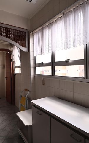 Apartamento à venda com 146m², 4 quartos e 2 vagas Apartamento à venda com 146m², 4 quartos e 2 vagasLavanderia