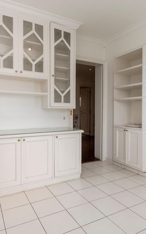 Apartamento para alugar com 285m², 4 quartos e 4 vagas Apartamento para alugar com 285m², 4 quartos e 4 vagasCopa